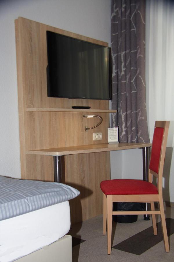 Stichwehs Hotel Am Bahnhof Elze Екстериор снимка