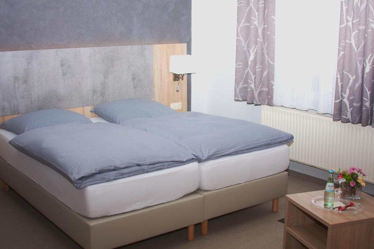 Stichwehs Hotel Am Bahnhof Elze Екстериор снимка