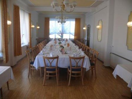 Stichwehs Hotel Am Bahnhof Elze Екстериор снимка
