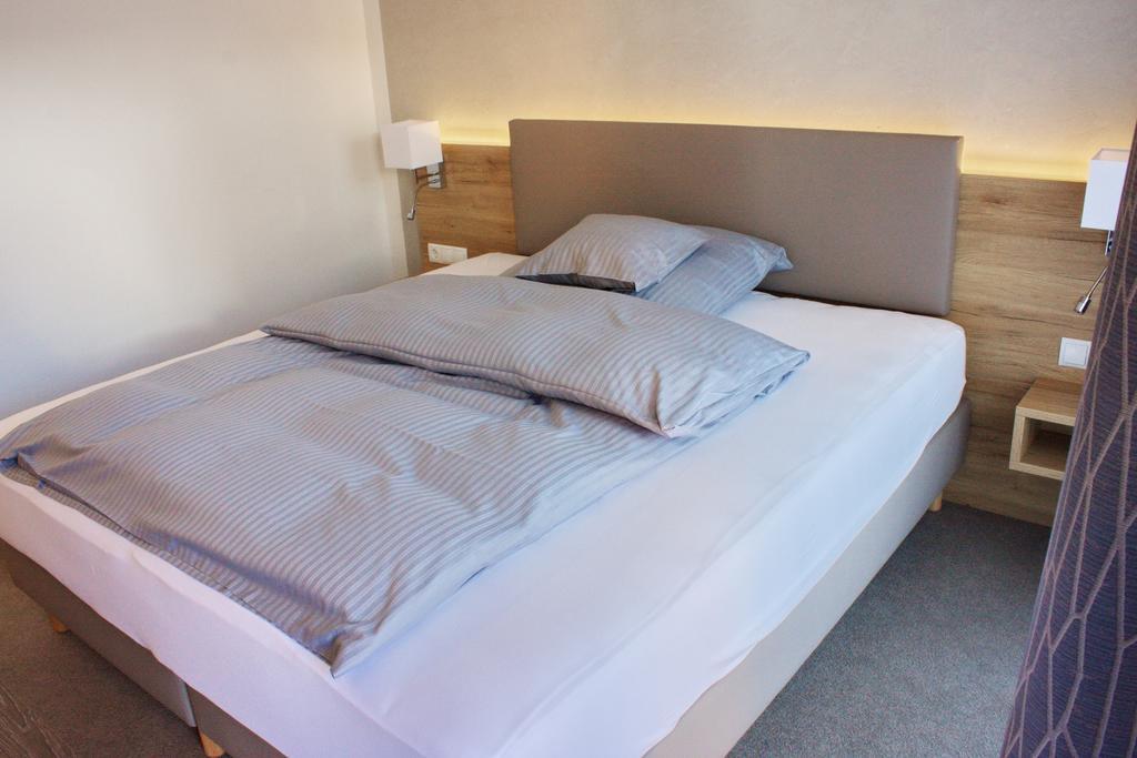 Stichwehs Hotel Am Bahnhof Elze Екстериор снимка