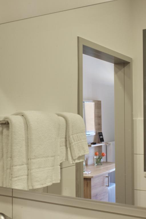 Stichwehs Hotel Am Bahnhof Elze Екстериор снимка