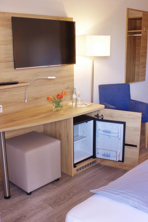 Stichwehs Hotel Am Bahnhof Elze Екстериор снимка