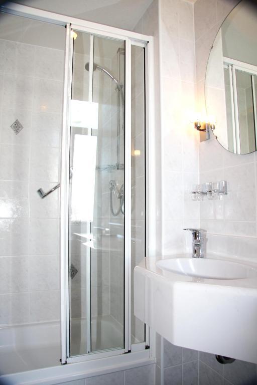 Stichwehs Hotel Am Bahnhof Elze Екстериор снимка